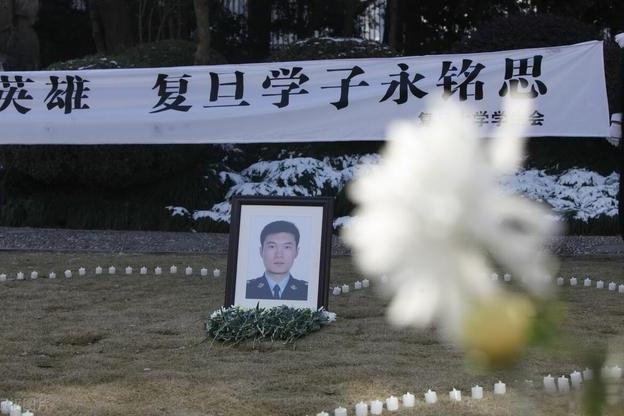 回顾复旦十八驴事件24岁民警舍命相救18名大学生反应惹众怒