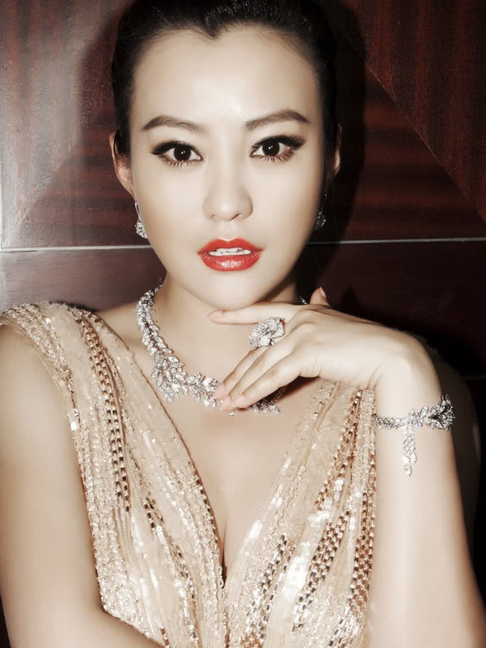 沈梦辰表演遭质疑,郝蕾隐忍情绪爆料内幕