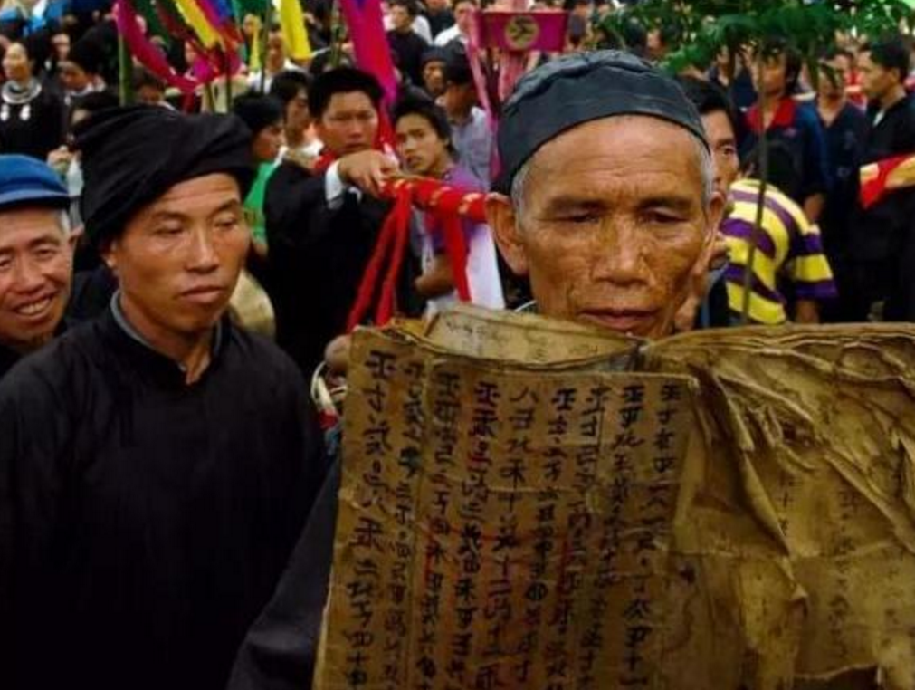 贵州老人,家中收藏千年古书《连山易》,专家翻看后发现不认识