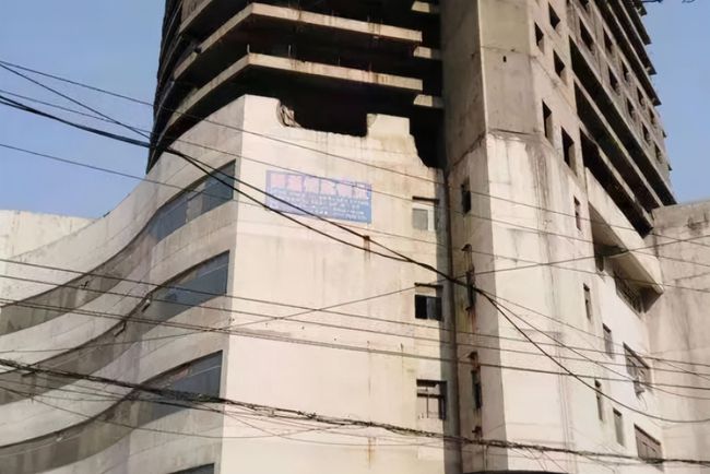 石家庄"史诗级"烂尾楼,停摆长达21年,终于迎来被拆除的结局!