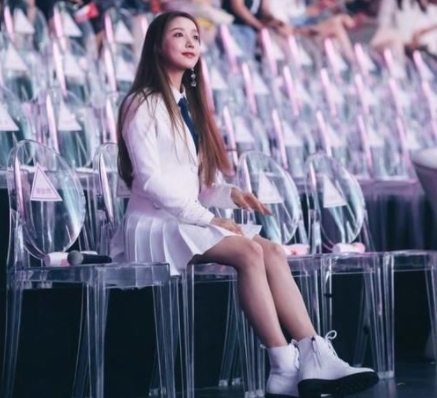 跑男再现"沙坑骗局",姜贞羽被忽悠太可爱,惊艳颜值梦回创3