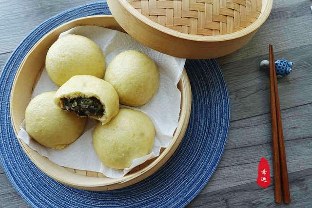 我用白面与玉米面混合,蒸出来的菜窝窝,好吃还有营养
