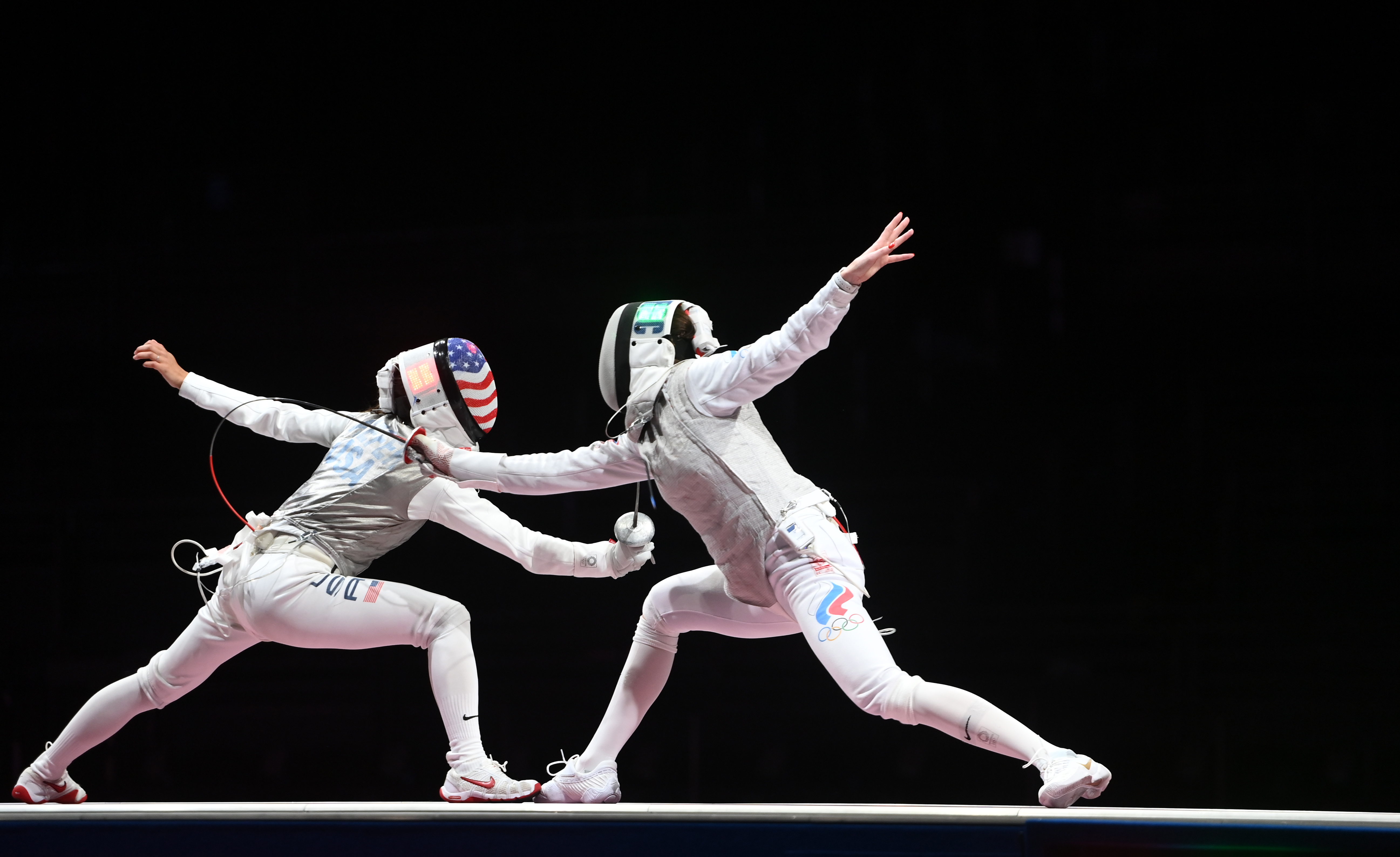 击剑——女子个人花剑:美国选手基弗夺金(2)