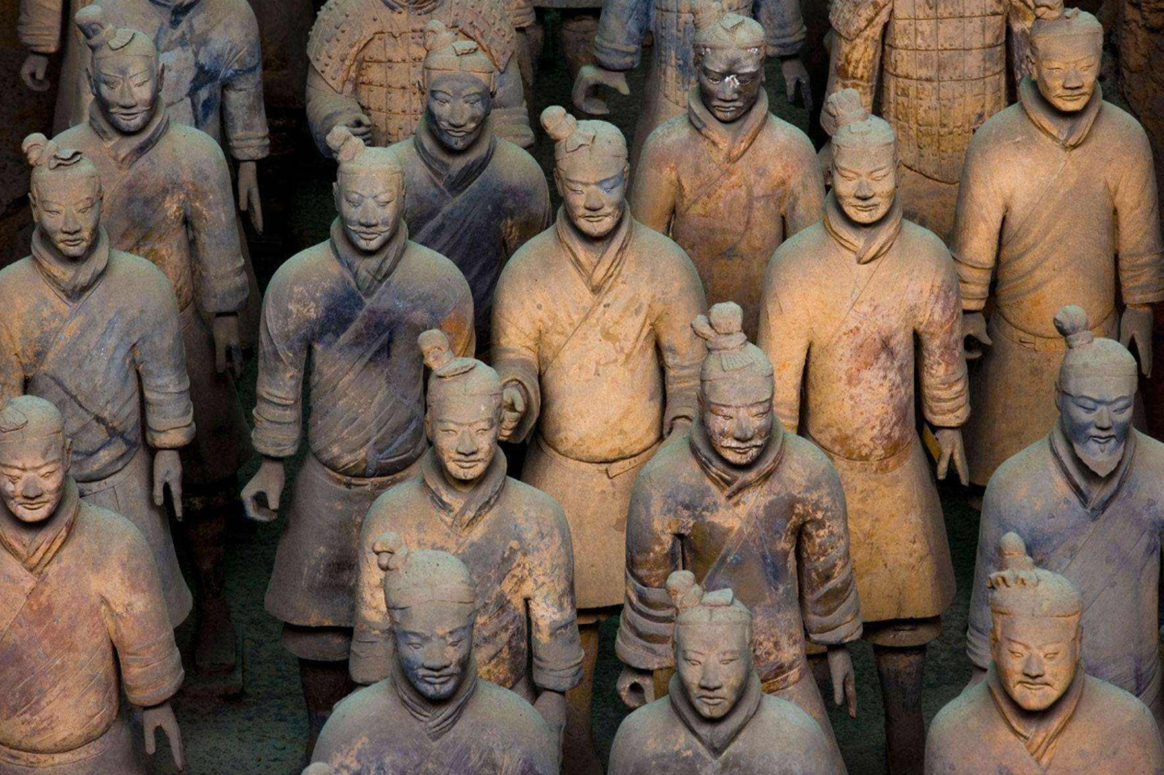 兵马俑真是用真人烧制?一尊兵马俑裂开后,千古谜题终于天下大白