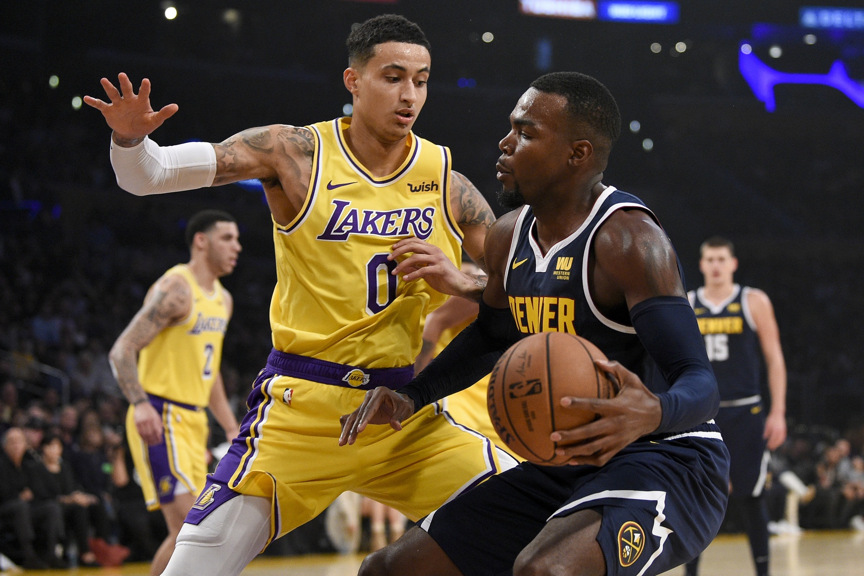 冲击总冠军!湖人三巨头形成,名记:近37岁老将加盟,夺冠大增