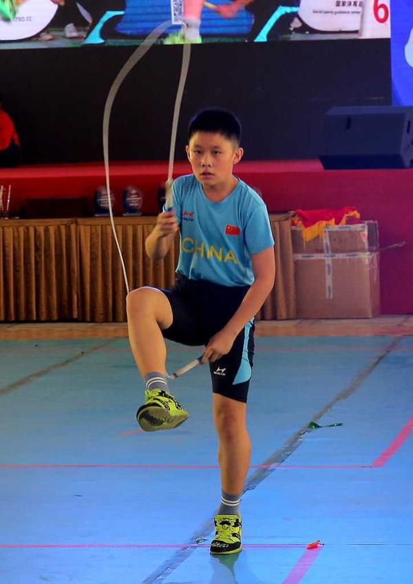 全国跳绳锦标赛  杜婷婷单摇跳夺冠