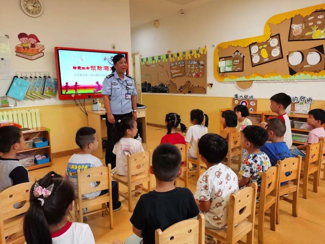 以法护航 共赴一场法治之约—育贤一幼“八五”普法宣传活动纪实(图22) 以法护航 共赴一场法治之约—育贤一幼“八五”普法宣传活动纪实(图22)