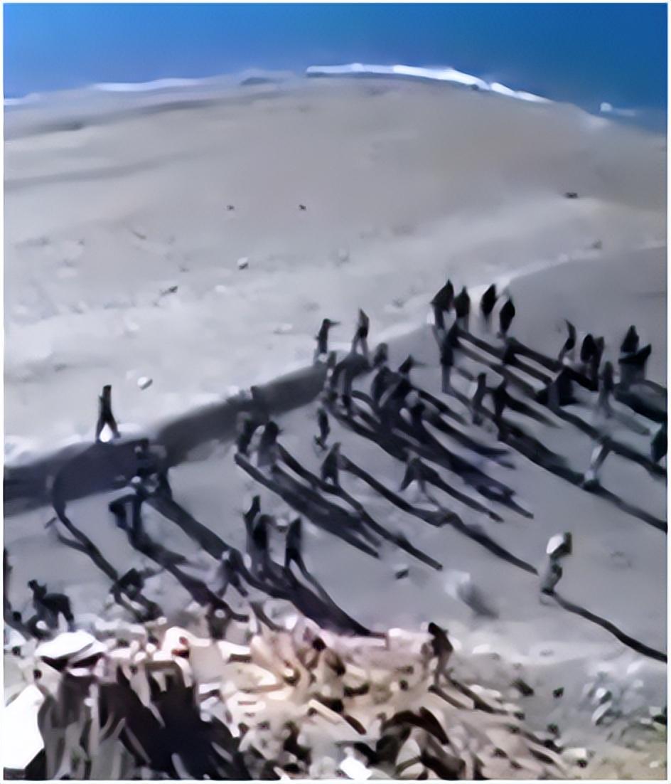 9次中印冲突中最帅的一次,解放军飞踹印度士兵,印度兵倒地不起