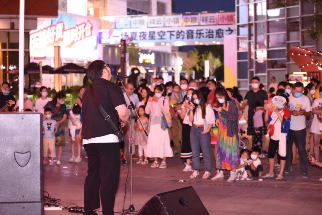 热点|实拍！北京夜经济全面升温，“夜猫子”感受夏夜乐趣有了新去处