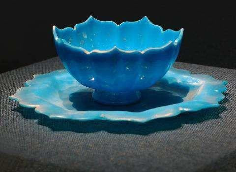 这套美轮美奂的元代莲花琉璃托盏,就足以体现我在那个时代璀璨夺目的