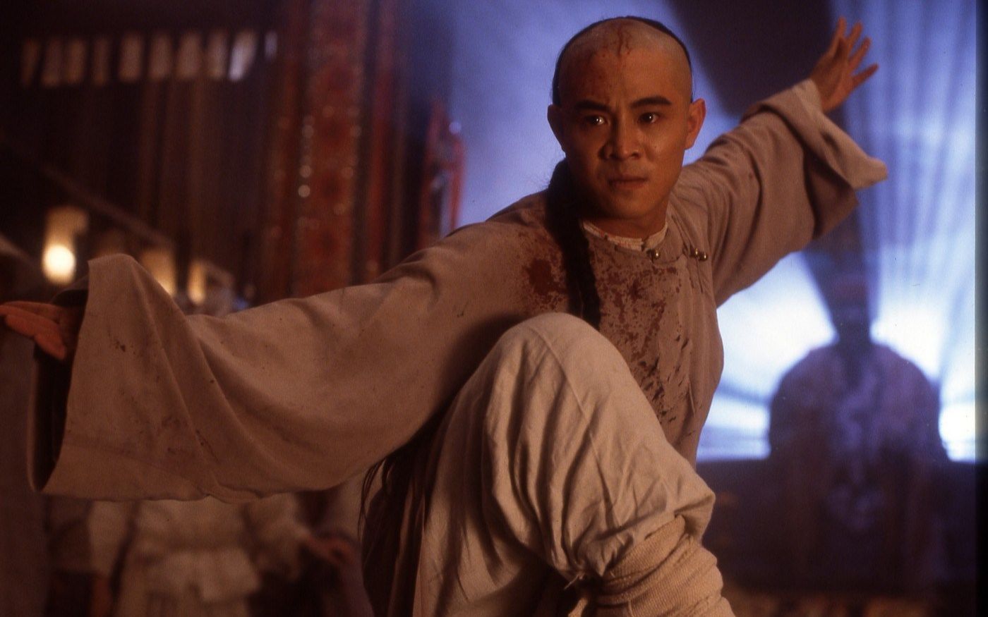 黄飞鸿在台上表演舞狮,鞋子飞出去砸到莫桂兰,促成姻缘成十三姨