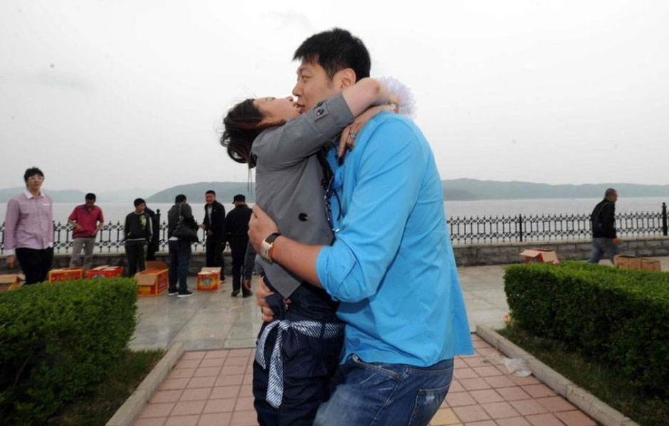 41岁莫科现状:当篮球教练,二婚妻子曾是亚洲蝶后,如今儿女双全