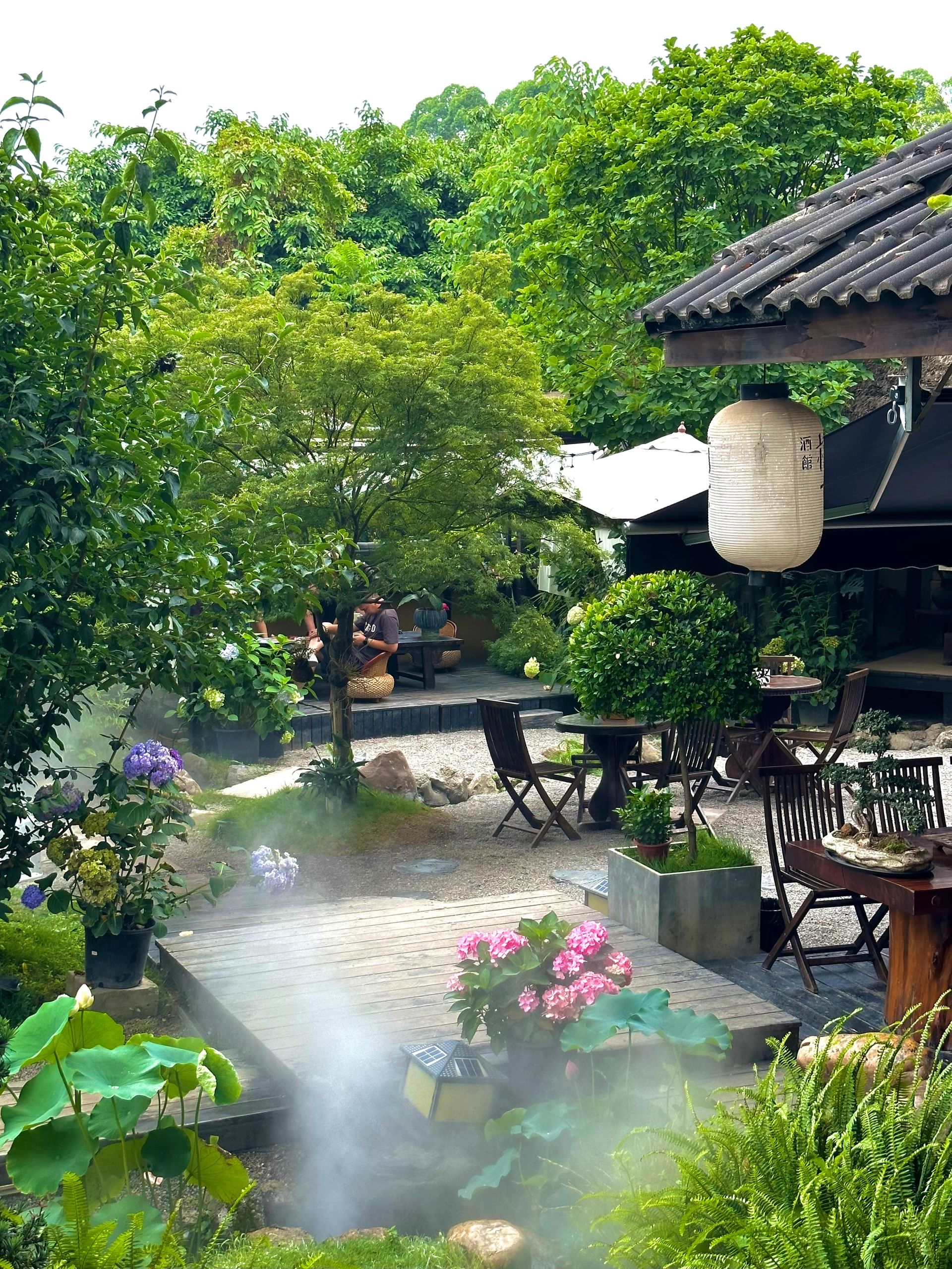 市区三圣乡居然有这样的小院 随手拍都有点京都即视感 木屋