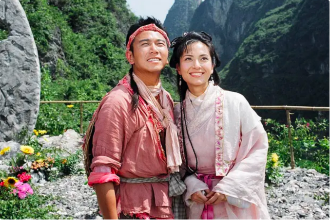 回顾港姐郭羡妮:舍豪门嫁穷小子,自费结婚生子,为农村公婆买房