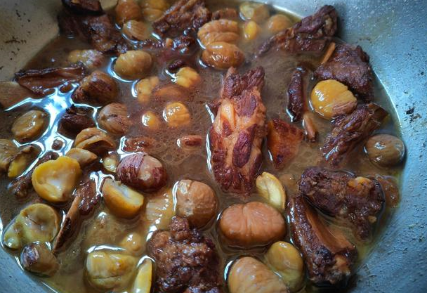 秋末冬初,滋补身体首选这款菜,补充蛋白质,养胃健脾,全家喜欢