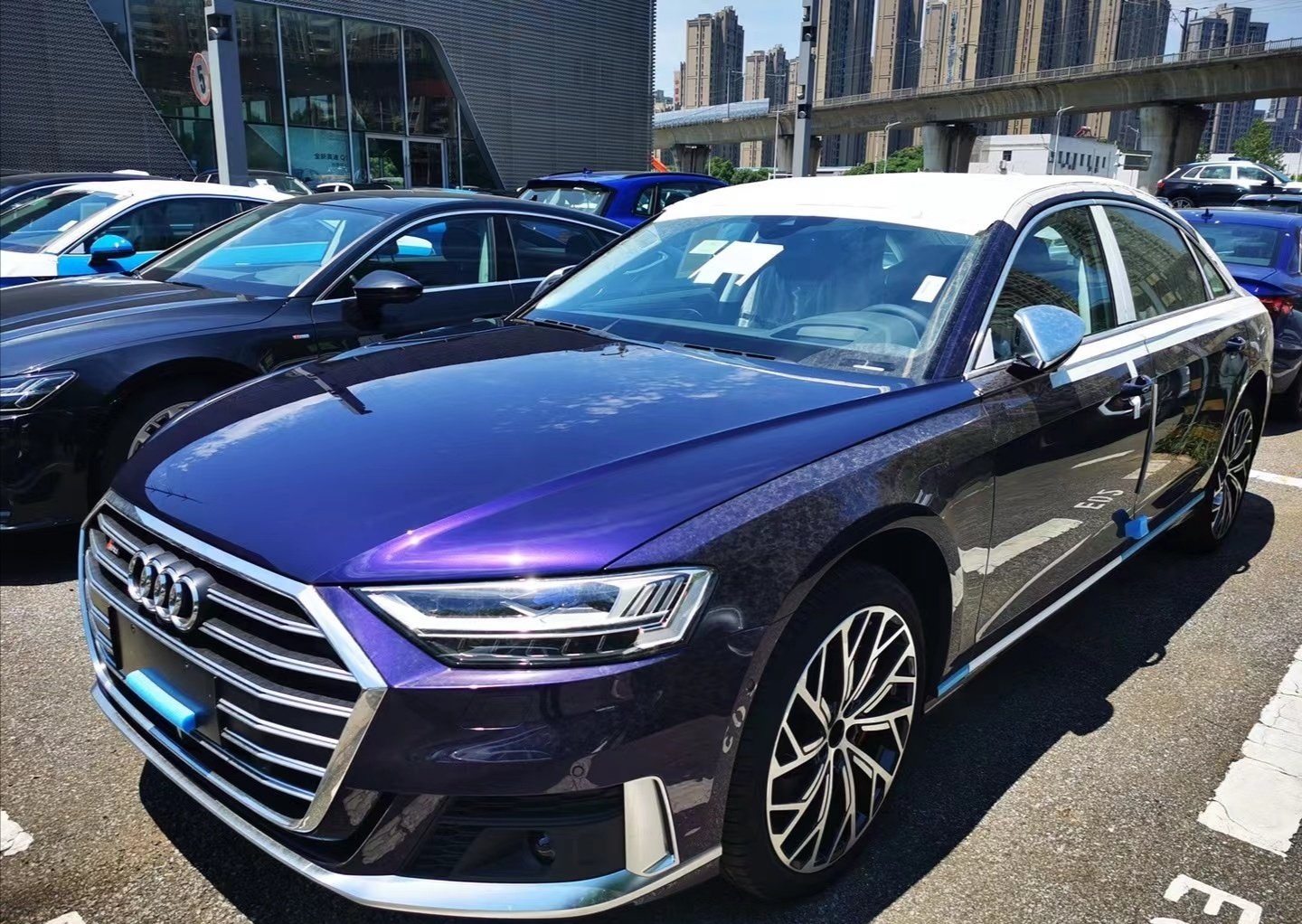 0t混动引擎 四排气,高性能奥迪s8实车真霸气!