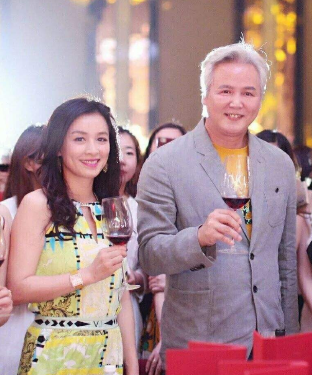 同样是林瑞阳基因,把曾哲贞儿女和张庭女儿一对比,差距就出来了