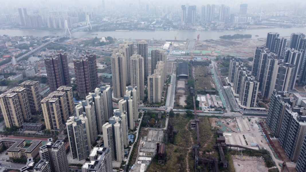 从小环境看,广钢 广船是目前,荔湾成片开发的新城中,发展速度最快的.