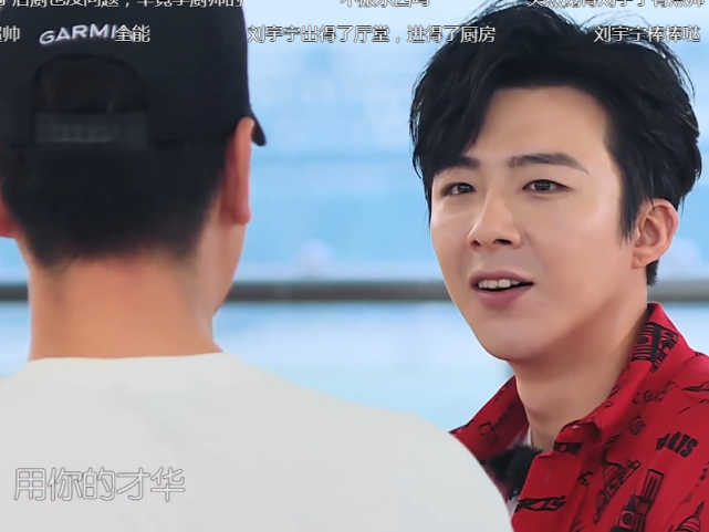 刘宇宁被顾客认错成张亮,谁注意他当下反应?高情商不是吹的