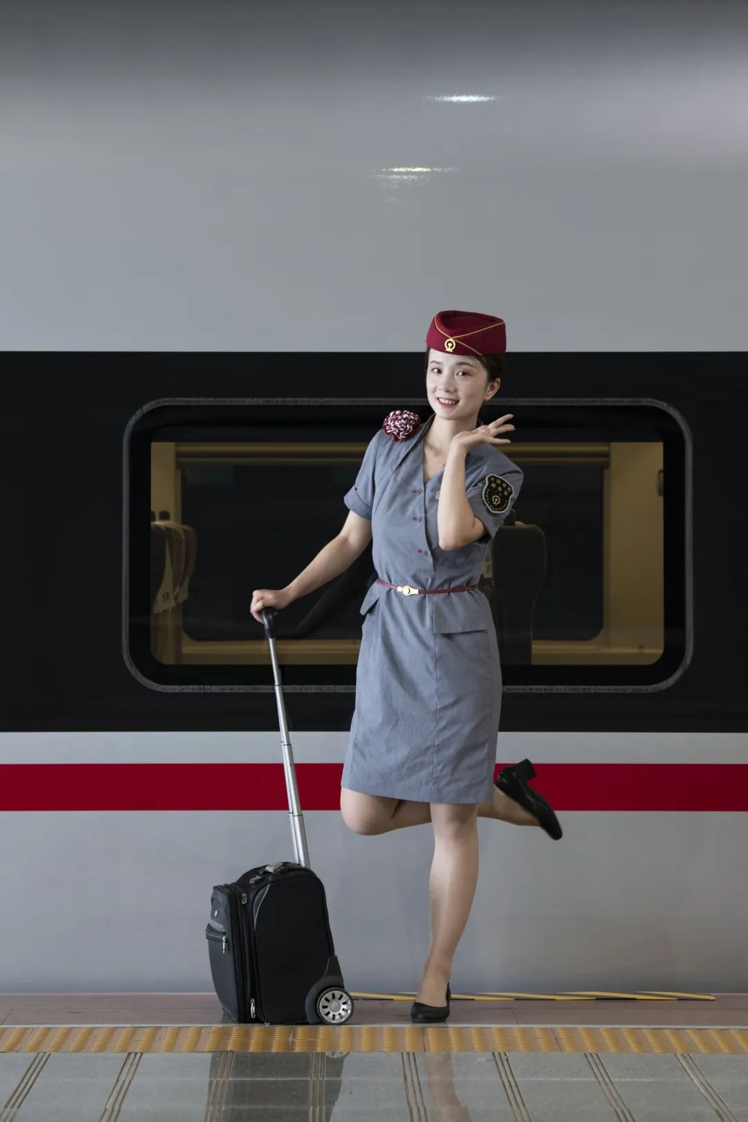 穿上铁路制服,意味着什么?高铁乘务员这样说