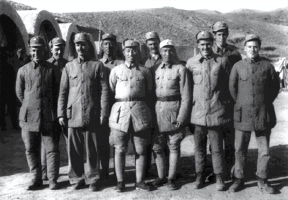 1955年一位將軍未授銜他曾是武林高手1個團阻擊15個團