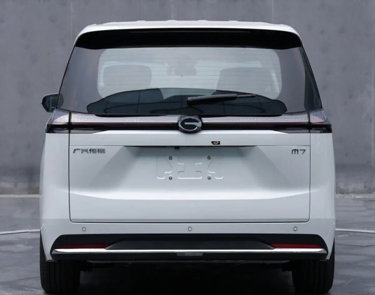 广汽传祺m7实车图曝光,2.0l混动 侧滑门,售价多少合适?