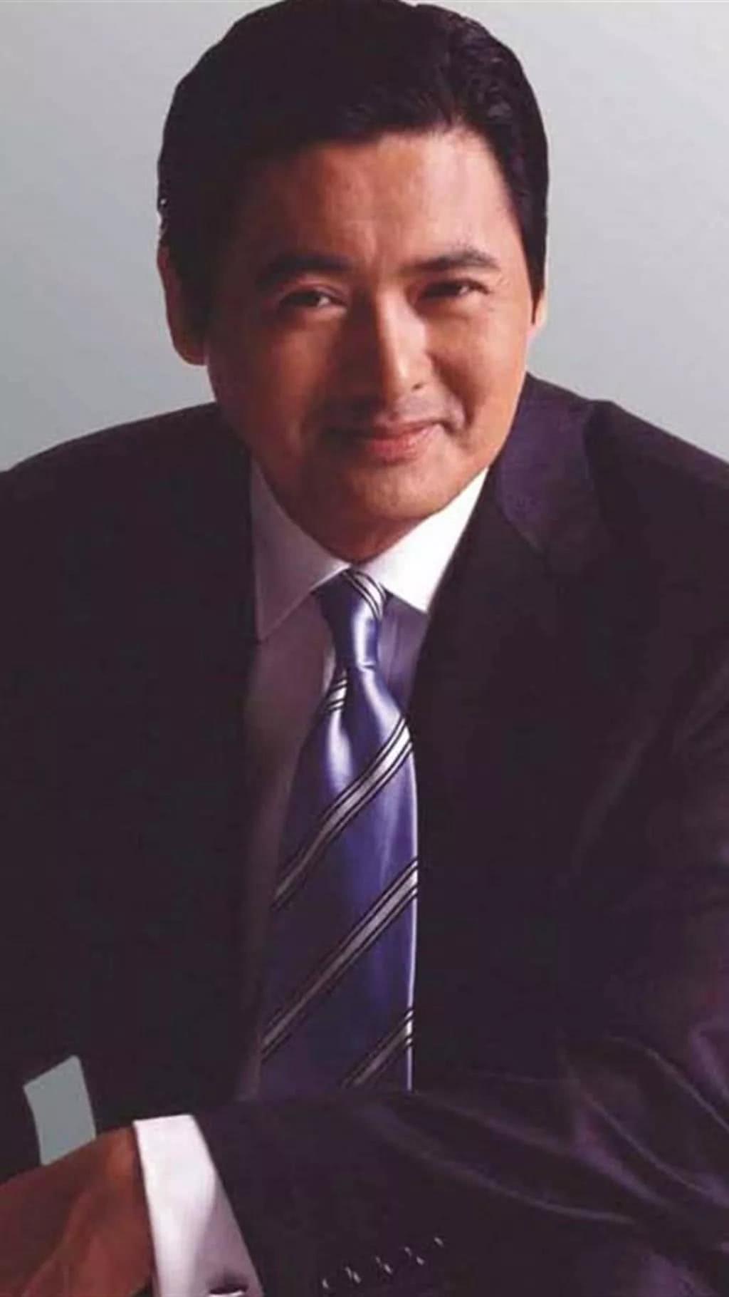 港娱往事:周润发被捧为香港影坛"天皇巨星"但是他从来不摆架子