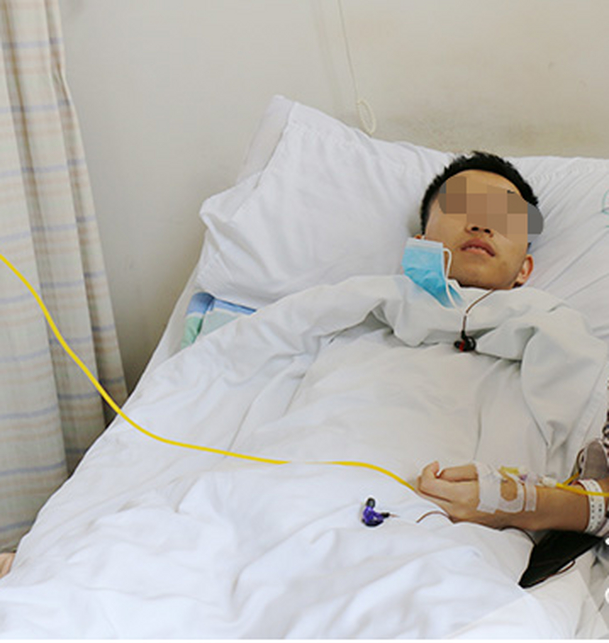 我今年17,查出了白血病,现在正在治疗中,需要做骨髓移植,但是我家人做