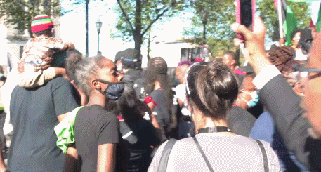 推荐|听说是中国媒体，遭枪击黑人男子的父亲接受采访，强调了这些