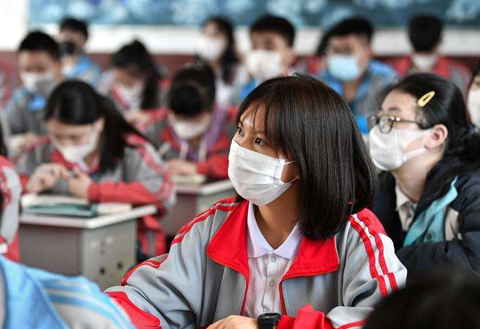 考上高中家长就能放心了?很多人没发现,好学生的叛逆期往往更晚