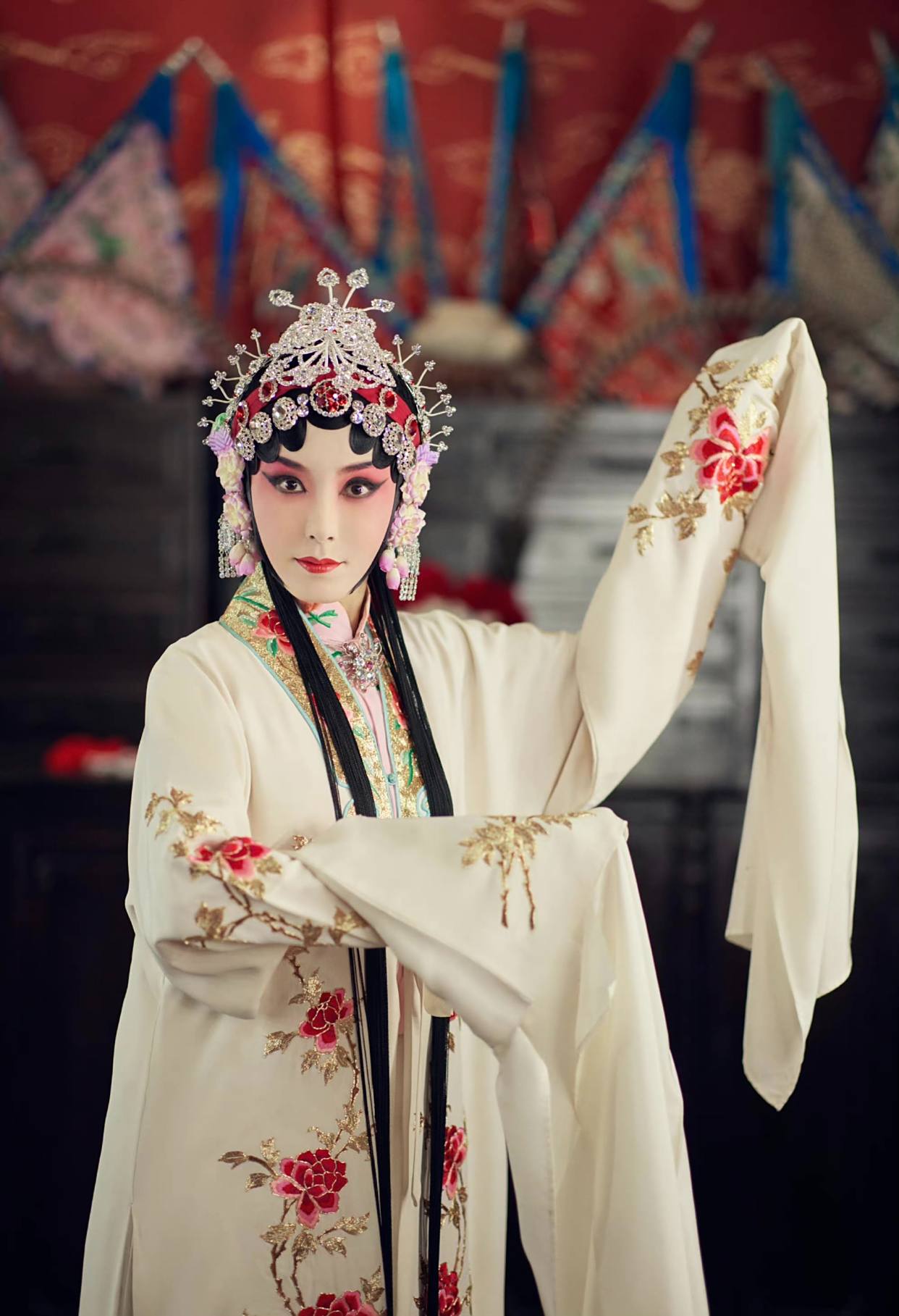 三女星最美旦角妆,宋轶娇俏可人,张馨予英姿飒爽,曾黎清丽高雅