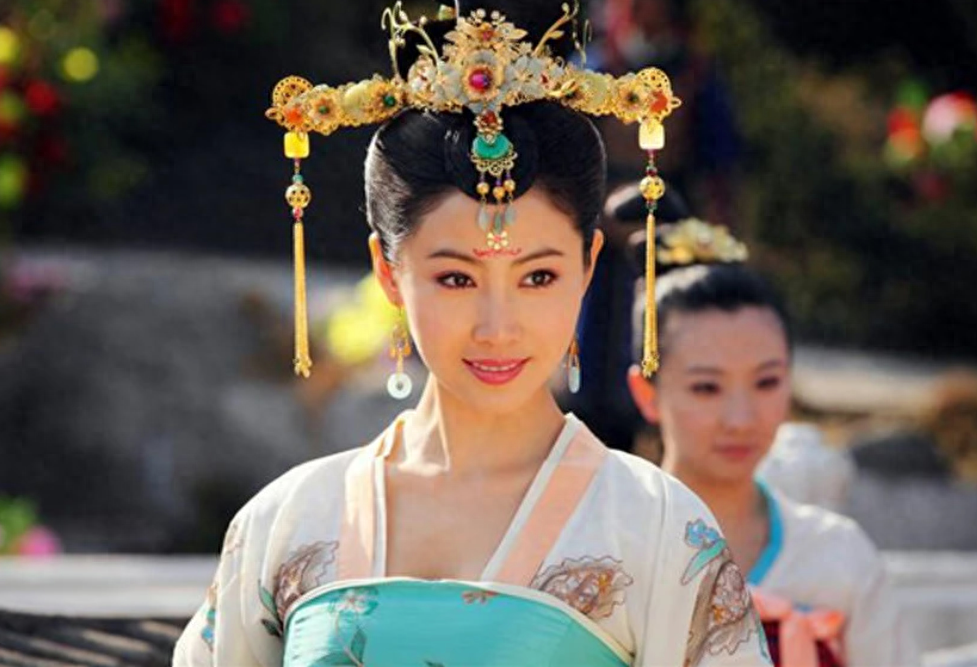 上官婉儿为何被武则天处墨刑是争夺男宠还是另有真相