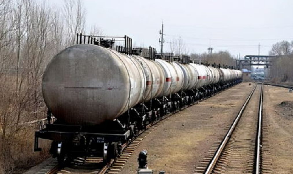 14年河北羊倌舍命叫停油罐列车损失2年收入国家陆续奖励30万