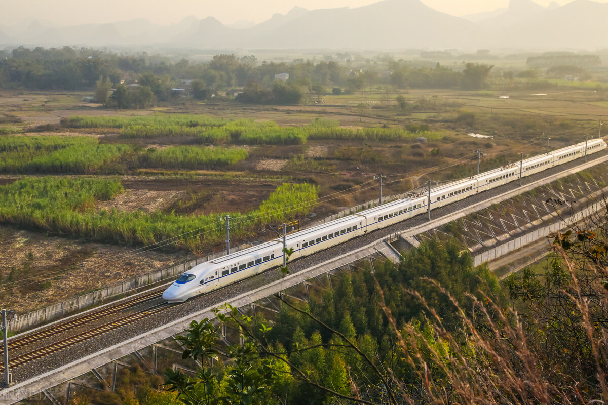 长赣高铁是川渝地区和华中至赣闽地区最快捷客运主通道的重要部分