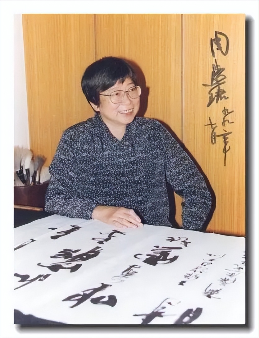 2000年,当代美女大家——周慧君,文学艺术和兰亭奖—终身成就奖