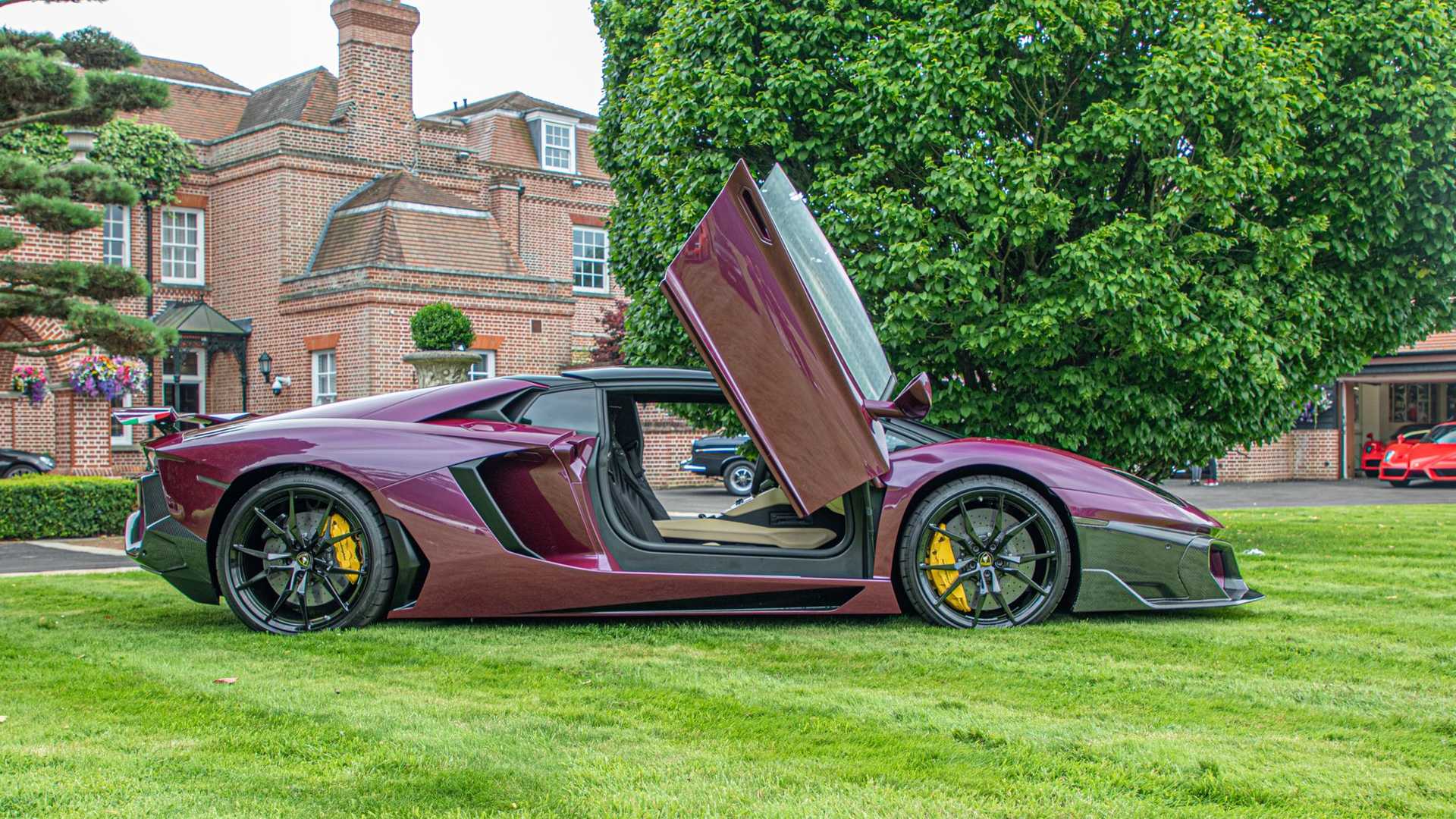 huber改装的兰博基尼aventador超级跑车,可以用来铲雪