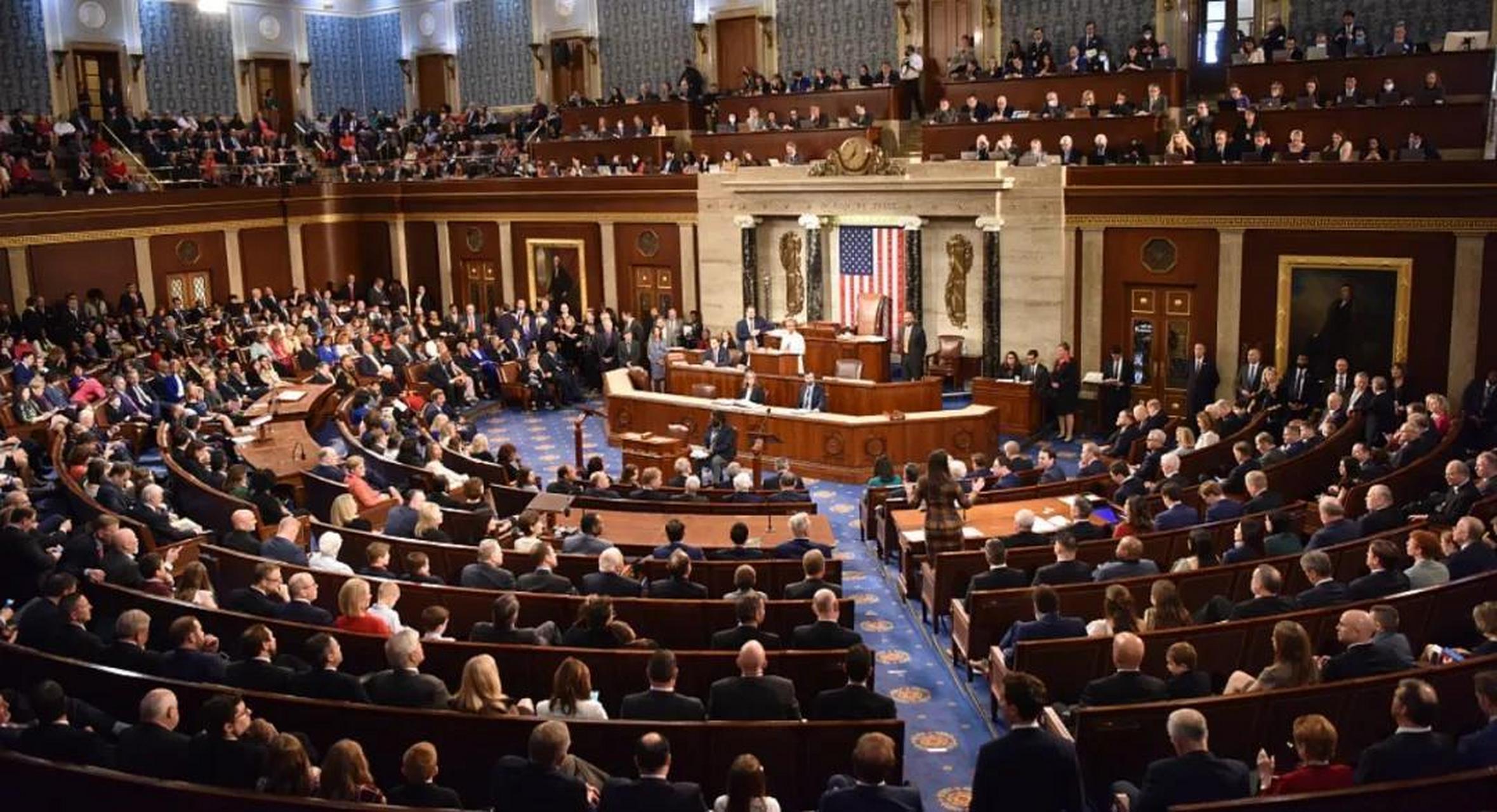 众所周知,美国实行的是行政,司法与立法三权分立制,总统是行政长官,最