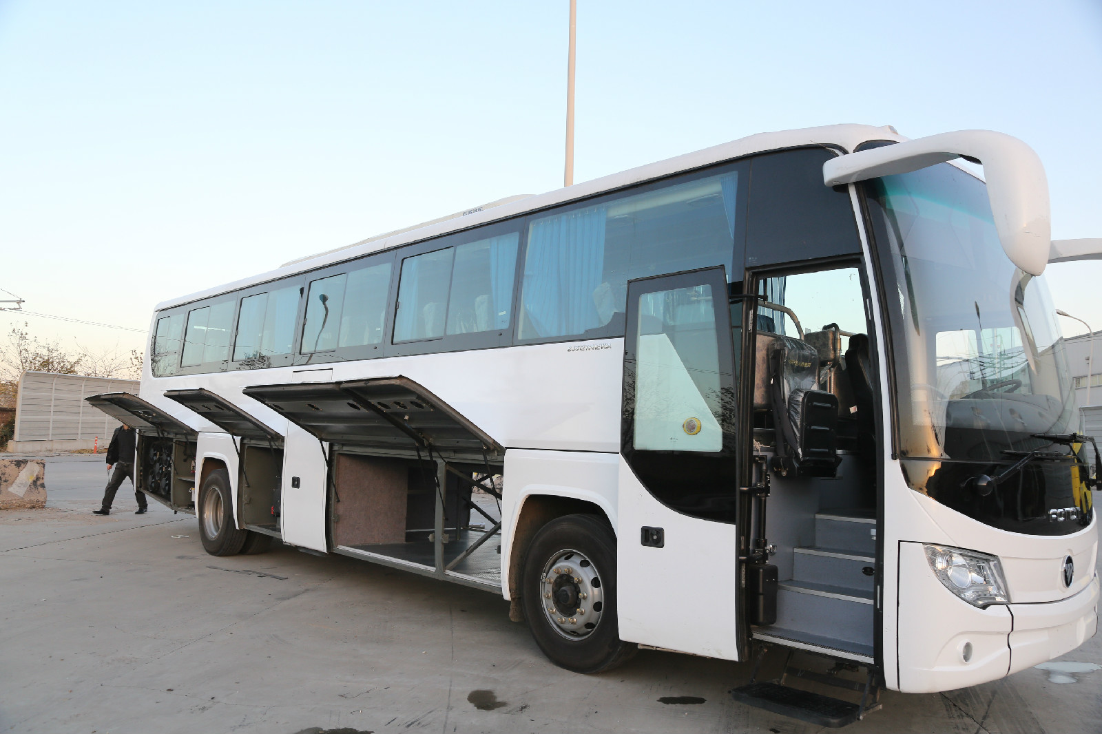 新能源客车"老大"换人了?4个月卖出1538辆,超过宇通,比亚迪