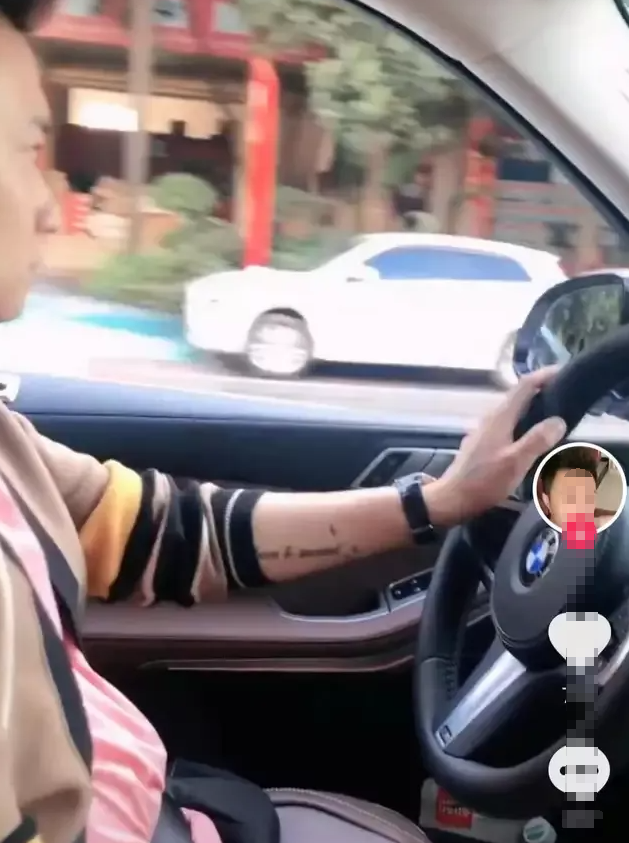 没腿了都能劈腿,网红残疾人小波也要"翻车"了?