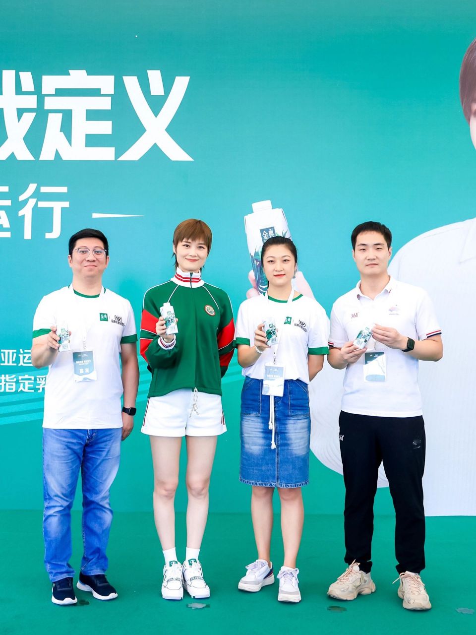 清新有机的绿色 莫名和典典子很配呢~ 骑行别忘