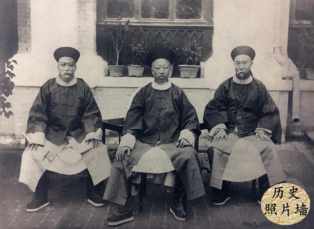 醇亲王奕譞老照片:图三是他的美艳福晋,图五是和左宗棠合照