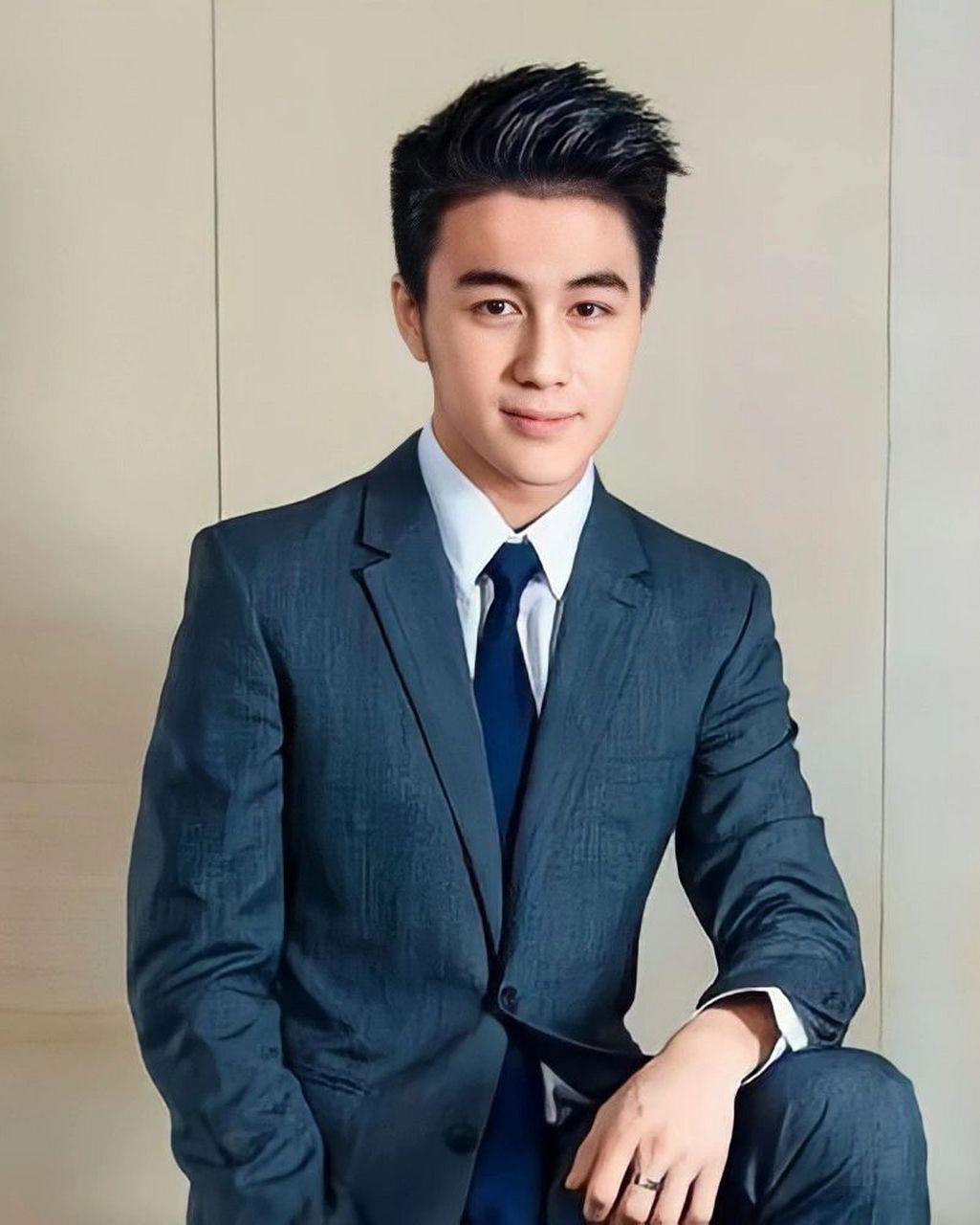 前段时间,网友在中国澳门演唱会偶遇了赌王四房一家,何猷君和妹妹 