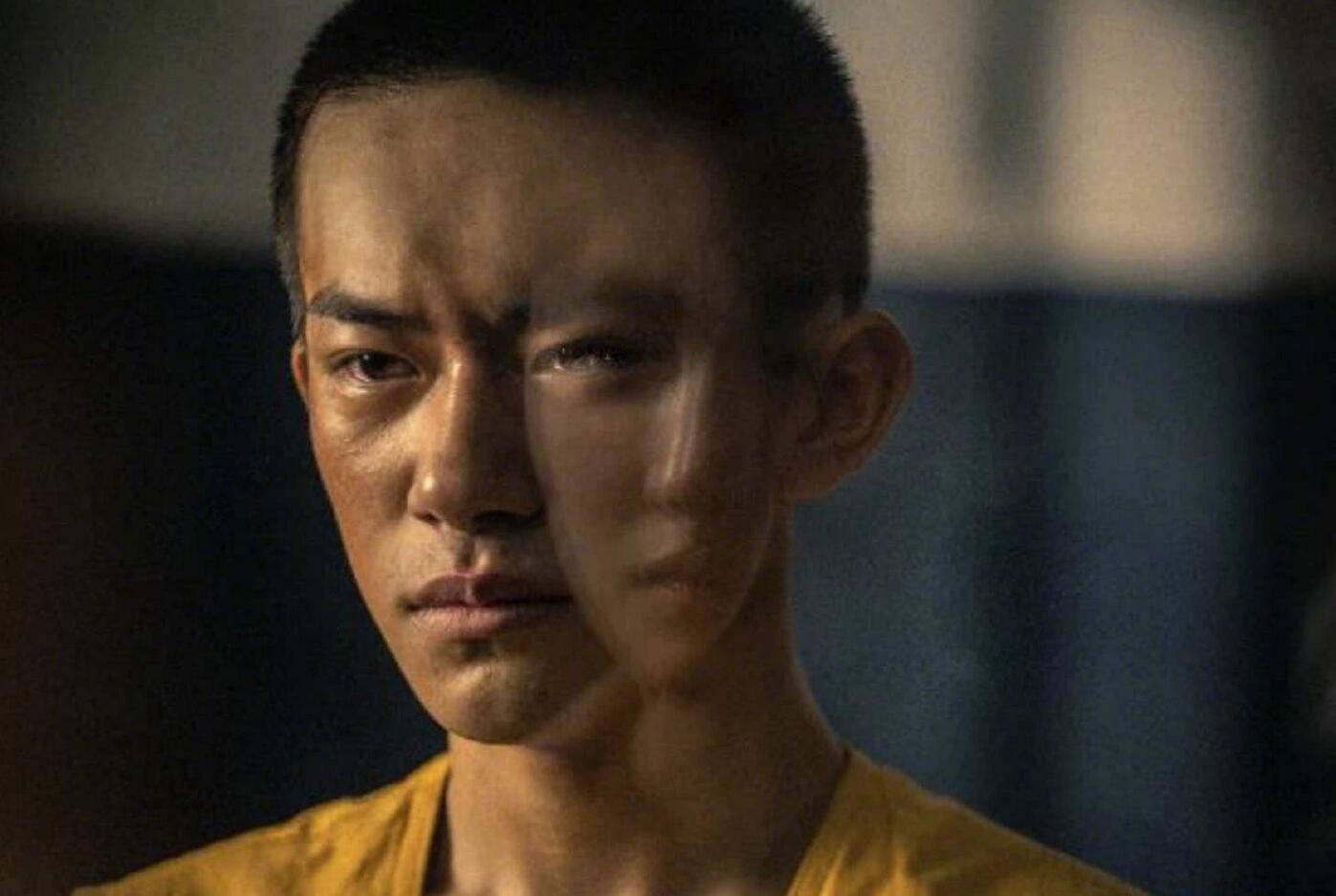 易烊千玺为新电影再剃光头,合作张艺谋力捧的她,连配角也是戏骨