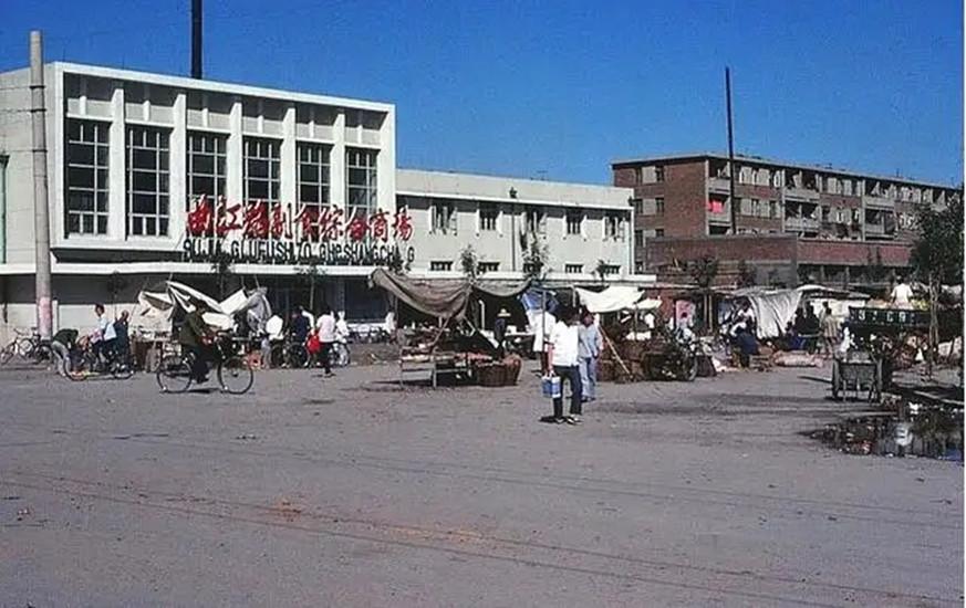 1999年天津26岁女死刑犯被押赴刑场死前请求穿婚纱执行死刑