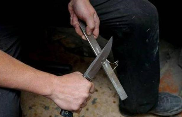 他被称"中国刀王",磨一把刀收费上千元,顾客需要提前预约