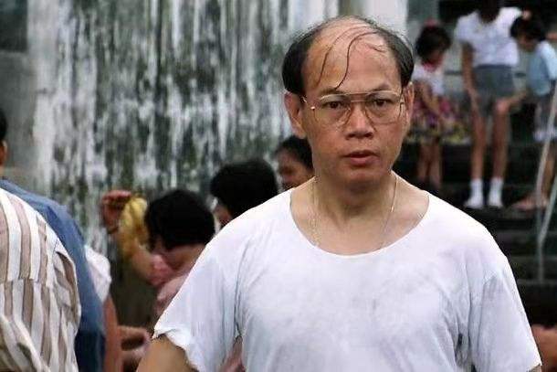 罗家英曾自曝,唱戏40年买不起房,与星爷拍两部戏,买了两套房