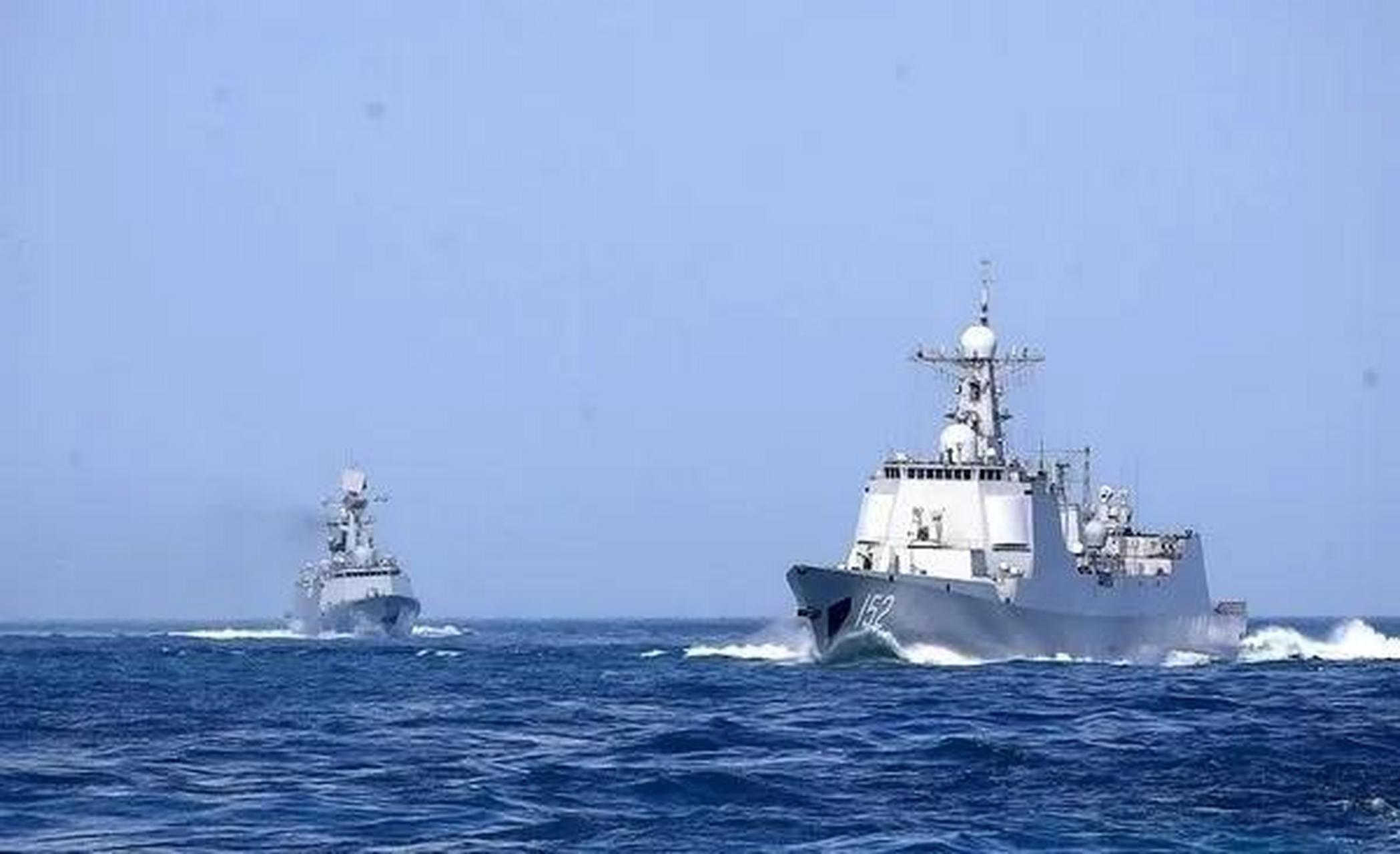 此次在东海对峙中,中国派出了一艘052c型驱逐舰,展示了其海军的实力和