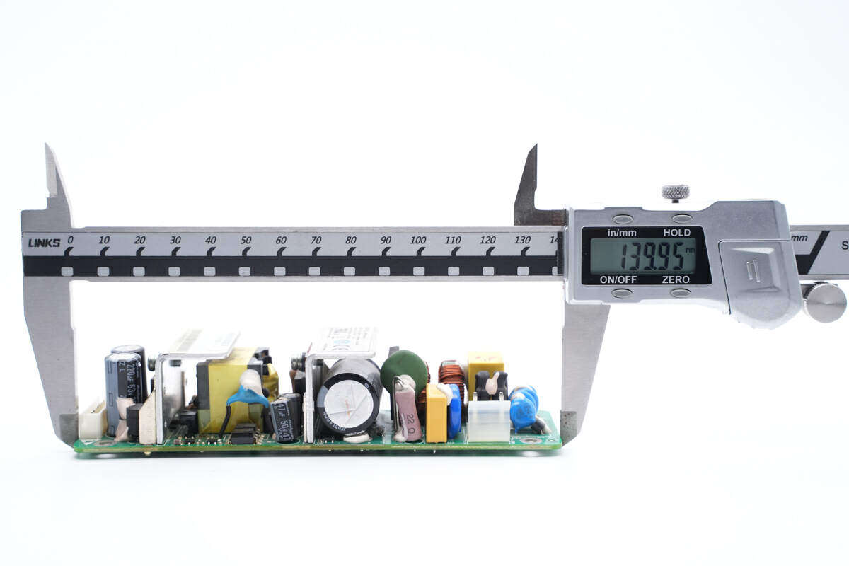 我们把华为optix osn500光传输系统60w电源拆了,比想象的要简单