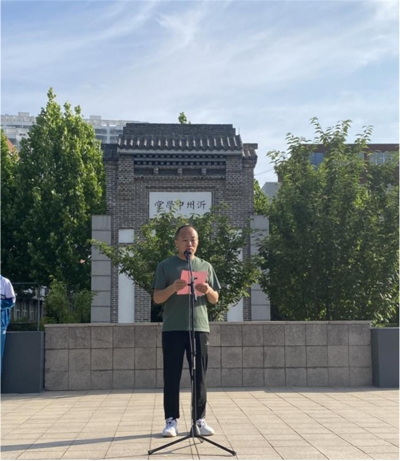 临沂一中校本部举行升旗仪式为高三学子壮行