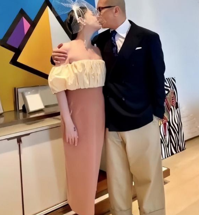 大s具俊晔婚纱照首次公开!大s穿抹胸纱裙笑容太绝
